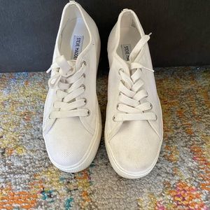 Steve Madden size 7 white platform sneakers